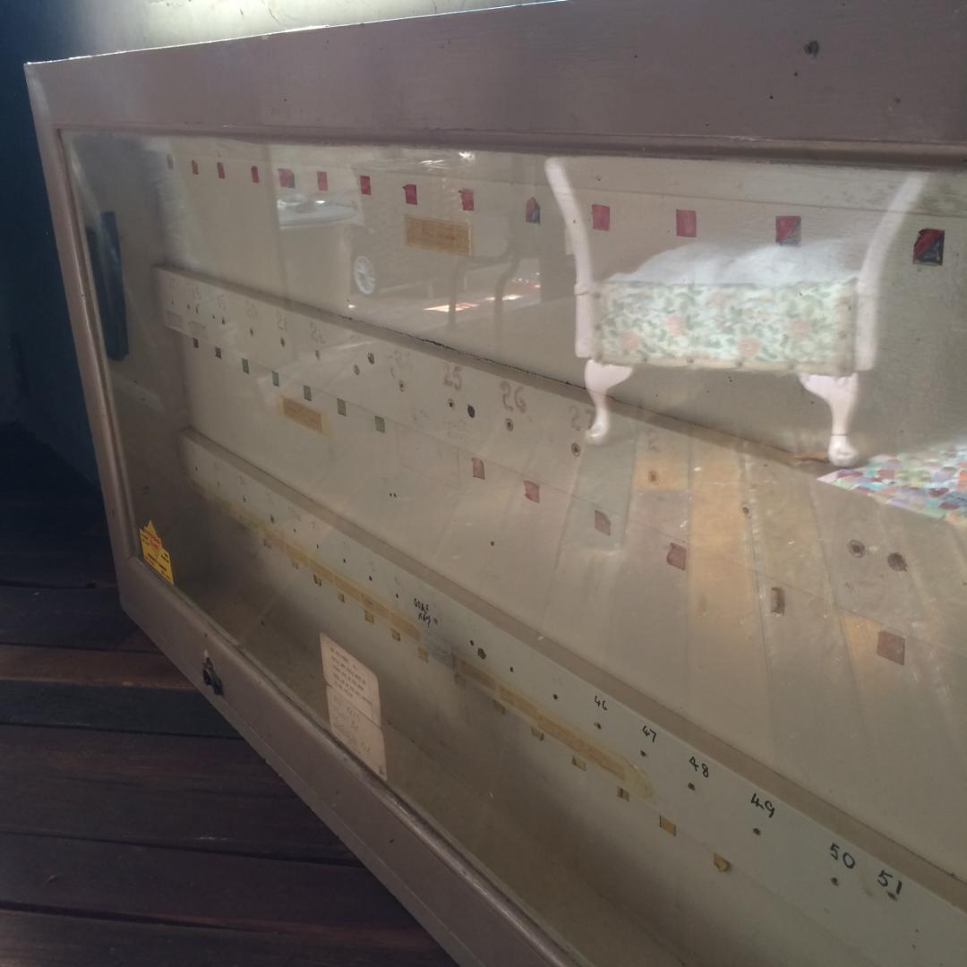 イギリス アンティーク ガラス ケース ディスプレイ 陳列棚 開閉式 店舗 什器