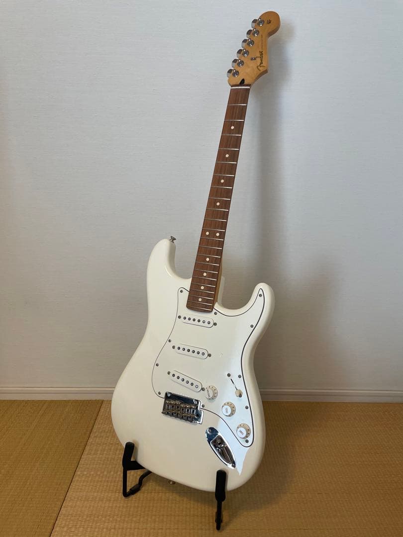 Fender Stratocaster ギター 白