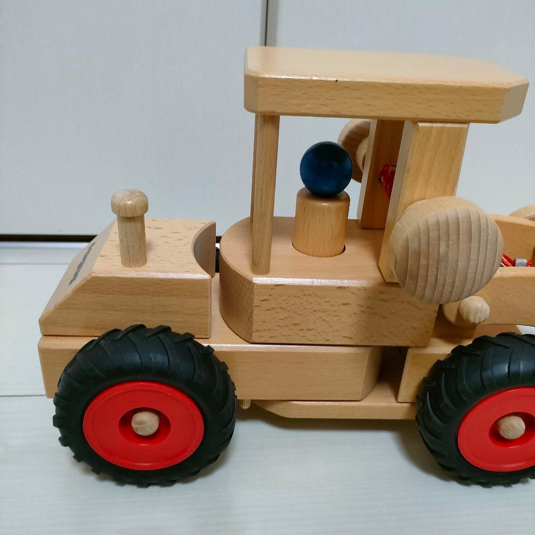 fagus　ブナの木で作られた働く車　ホイールローダー