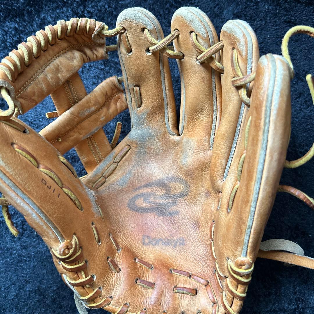 ドナイヤ硬式内野手用グローブ