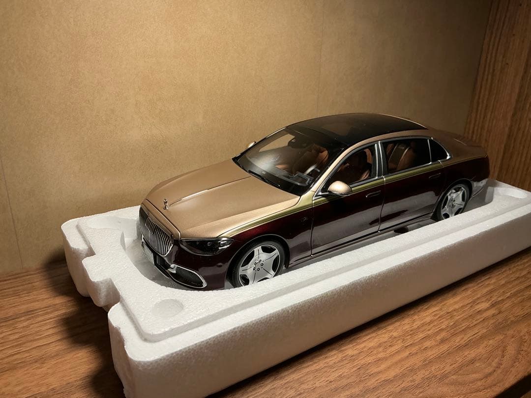 超希少！Almost Real 1/18 マイバッハS680赤金 世界限定300