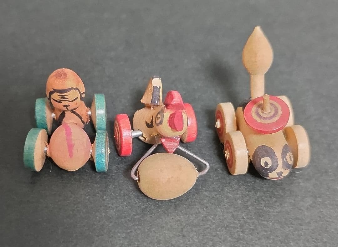 木地玩具　十二支モチーフ　車　ミニチュア　山車　土産物　民芸品