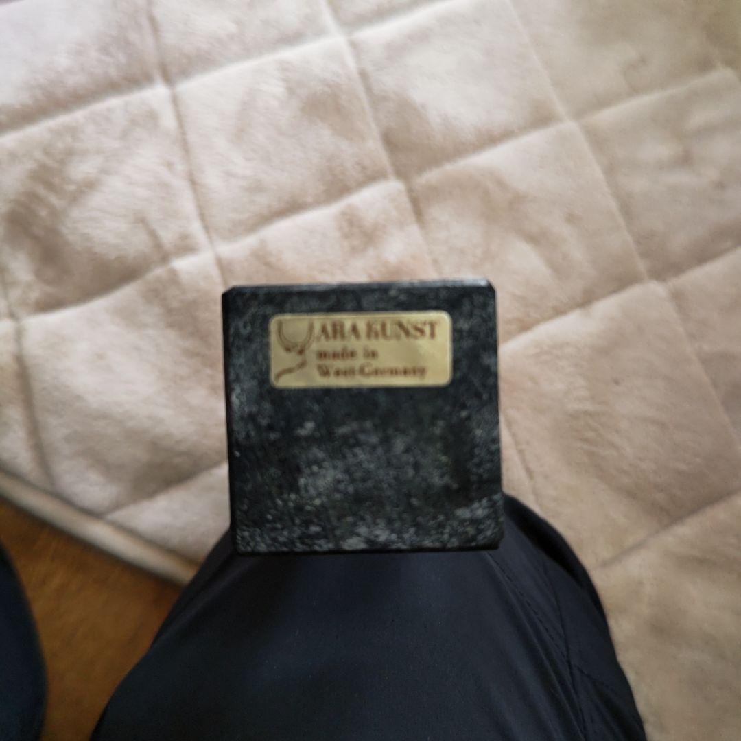 ブロンズ像 ARA KUNST