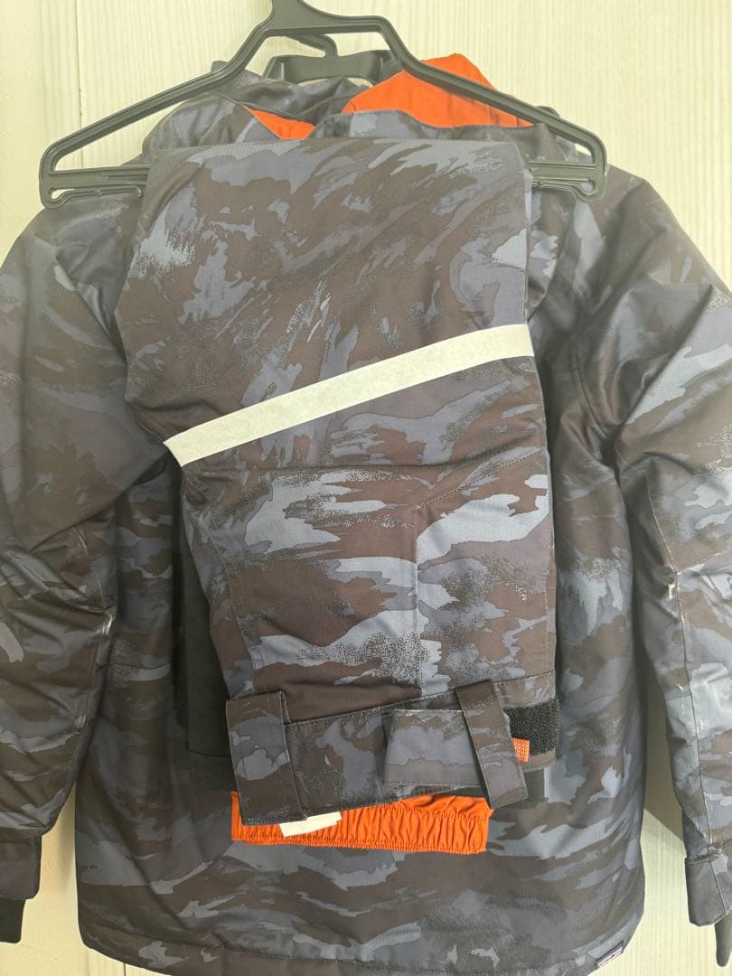 patagonia 子供用スキーウェア　上下（7.8Y）