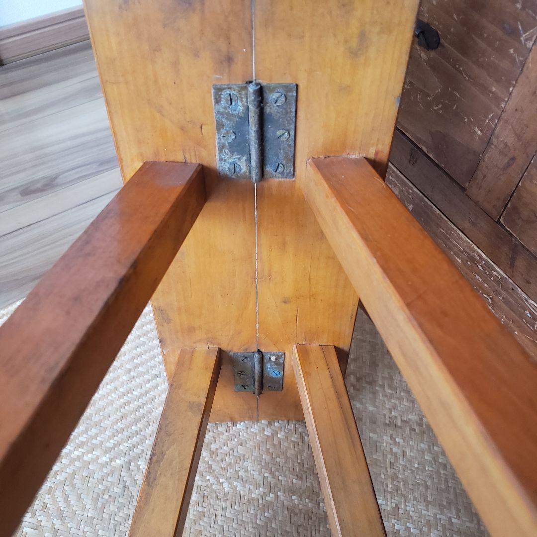 枯れた古い木製の脚立　ラダー　古道具　古家具　梯　シェルフ　棚