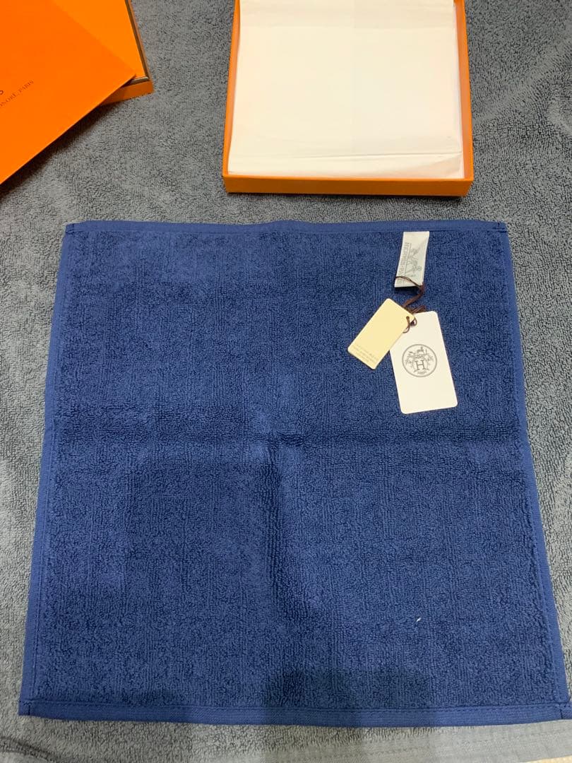 HERMES エルメス ハンドタオル　紙袋　箱あり　青色