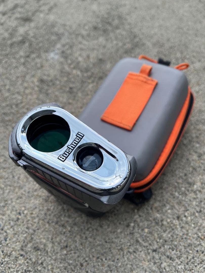 Bushnell ゴルフ用距離計とケース