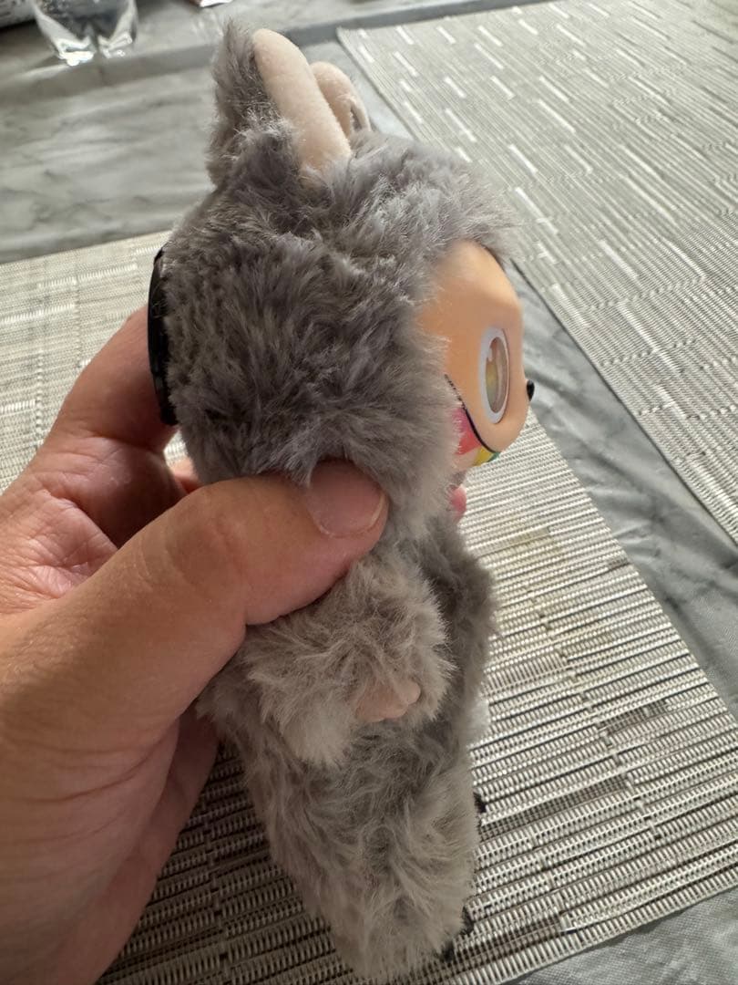 ラブブ エナジーシークレット【正規品】　POPMART　LVの服、保護カバーつき