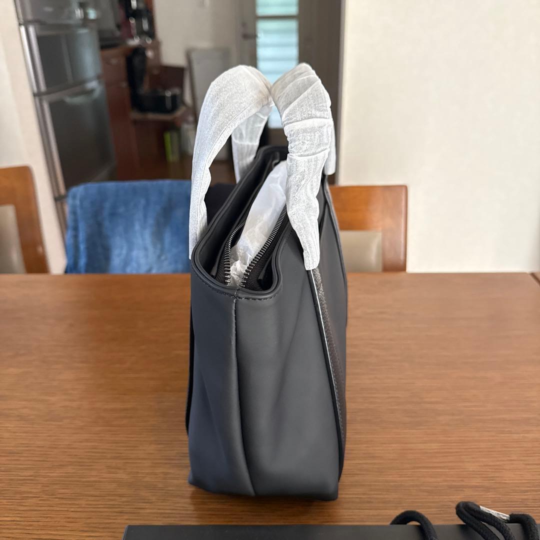 1PIU1UGUALE3 ブラックカートバッグ