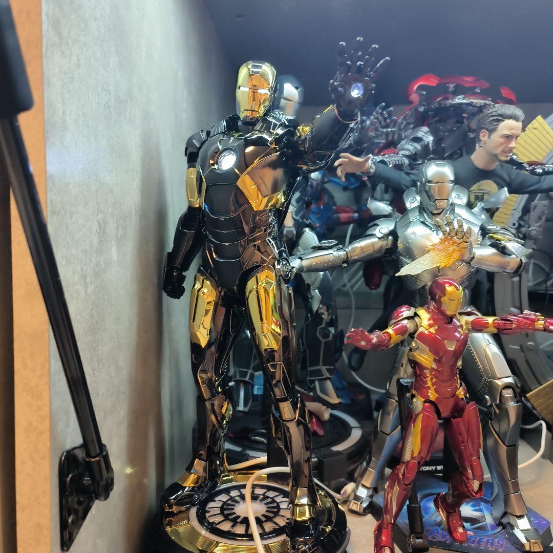 ホットトイズ　アイアンマン・マーク7（ブラック＆ゴールド版）追加ライト