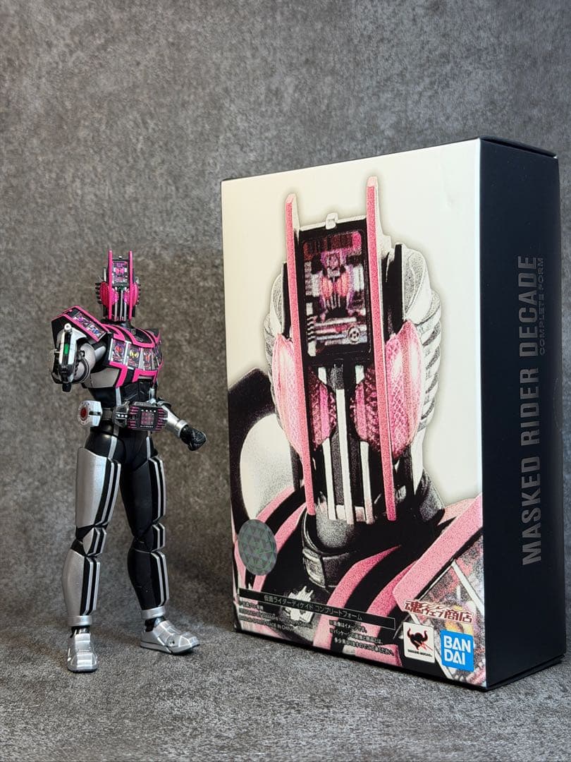 S.H.Figuarts真骨彫製法仮面ライダーディケイド コンプリートフォーム