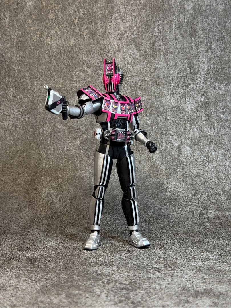 S.H.Figuarts真骨彫製法仮面ライダーディケイド コンプリートフォーム