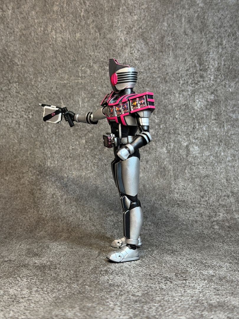 S.H.Figuarts真骨彫製法仮面ライダーディケイド コンプリートフォーム