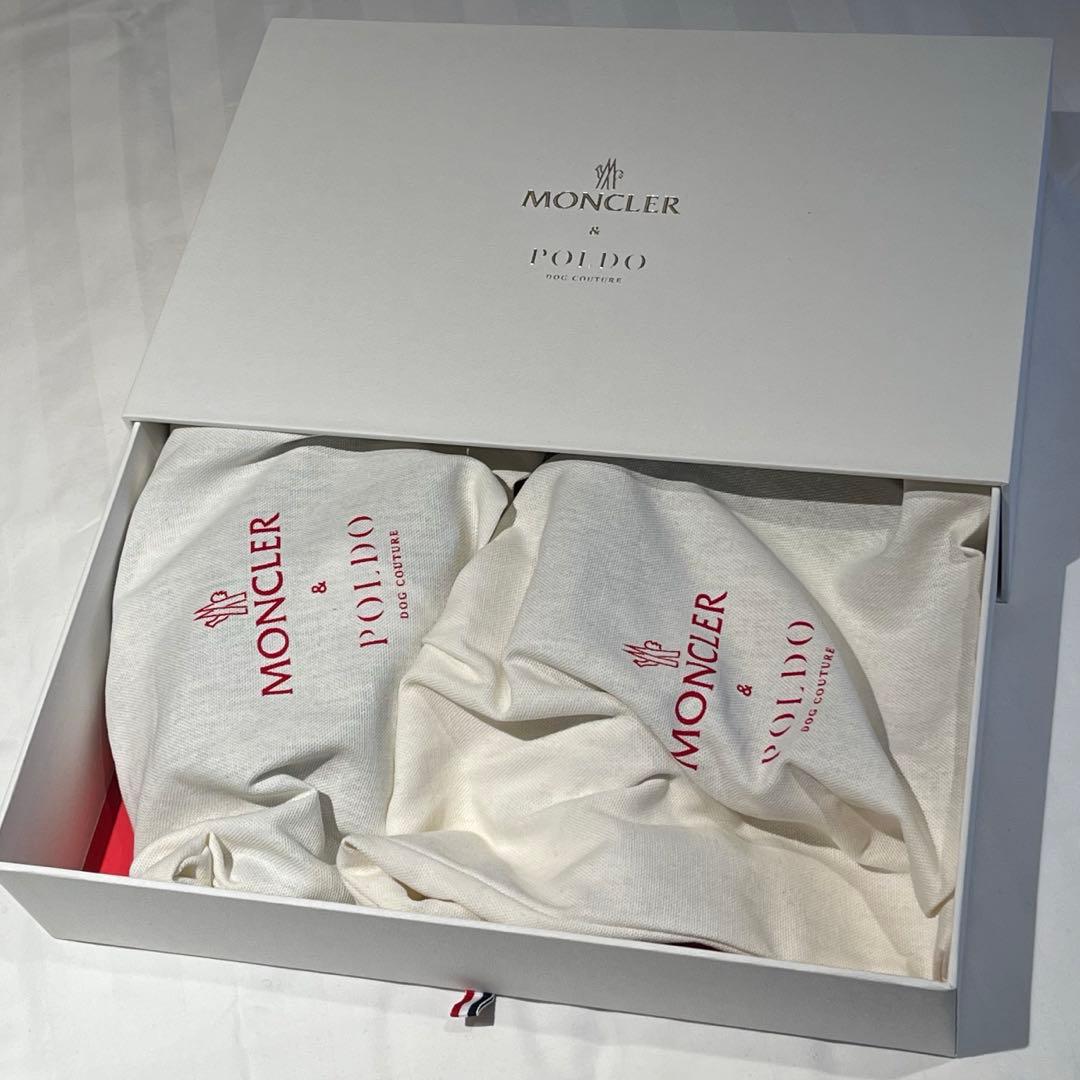 モンクレール　犬用リード&首輪セット　黒系　シグネチャー柄　ロゴが目立つ　高級