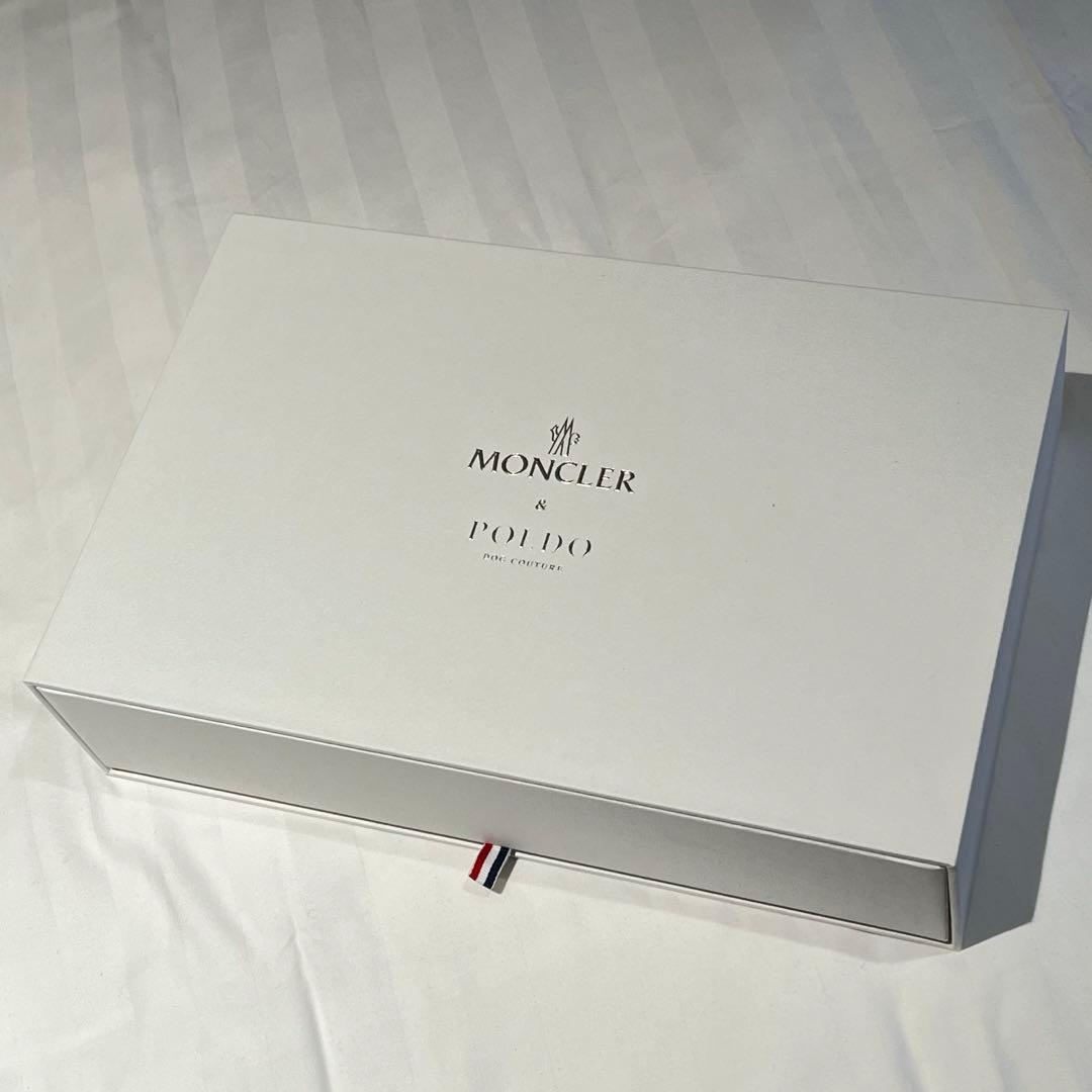 モンクレール　犬用リード&首輪セット　黒系　シグネチャー柄　ロゴが目立つ　高級