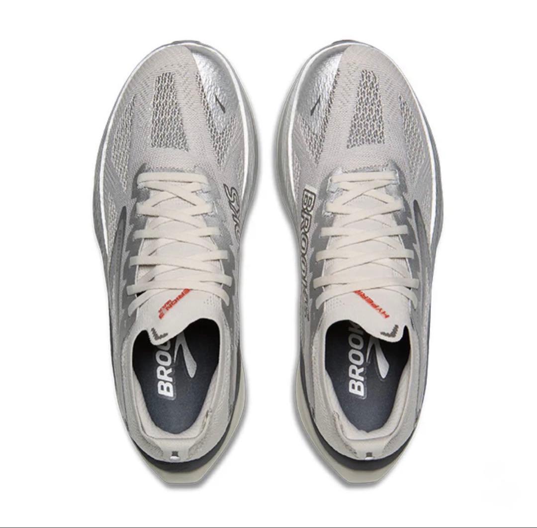 美品BROOKS Hyperion MAX 3 シルバー 28cm