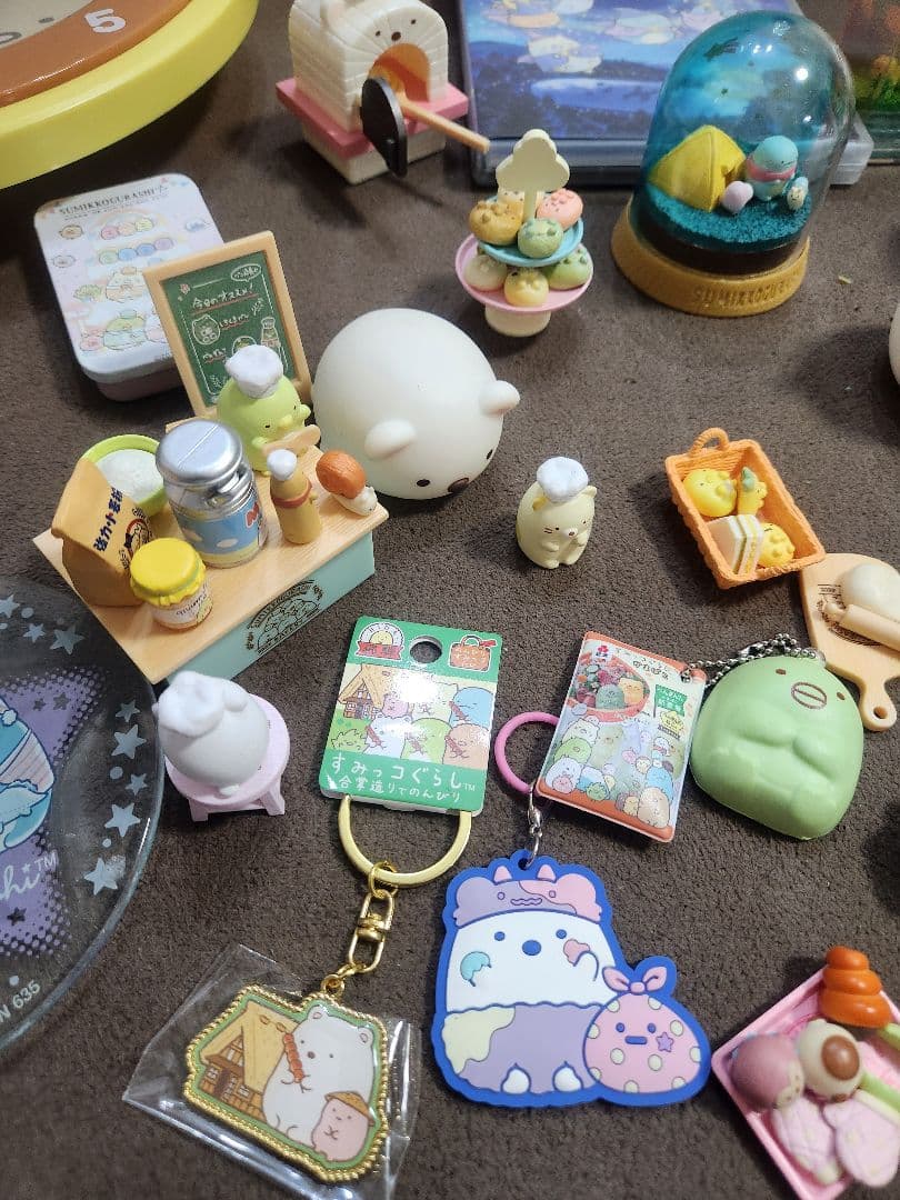 すみっコぐらし　まとめ売り　テラリウム　時計 DVD 本 うちわなど（追加あり）