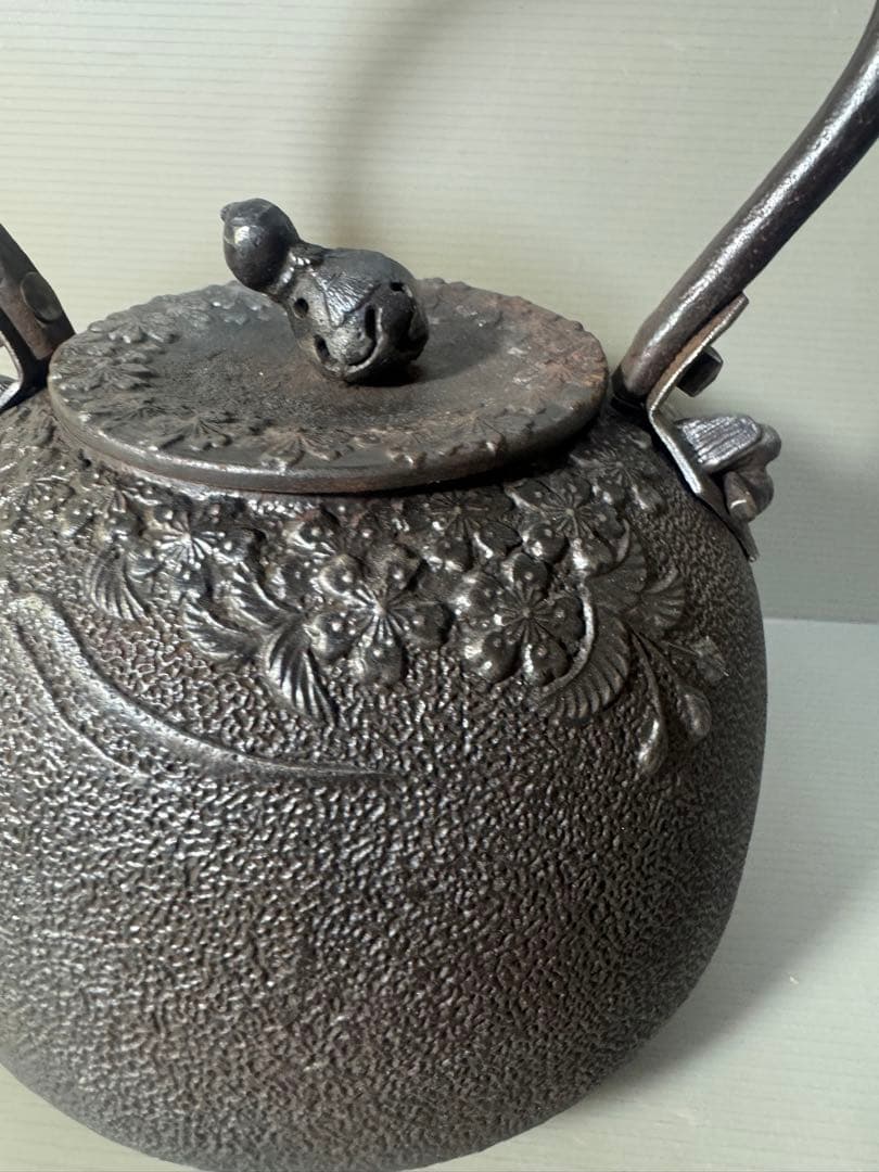 2423 南部鉄器　秀山作　鉄瓶　瓢箪　馬文