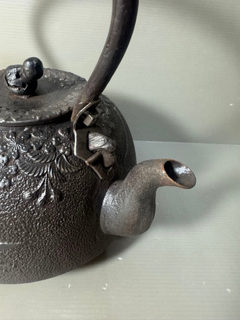 2423 南部鉄器　秀山作　鉄瓶　瓢箪　馬文