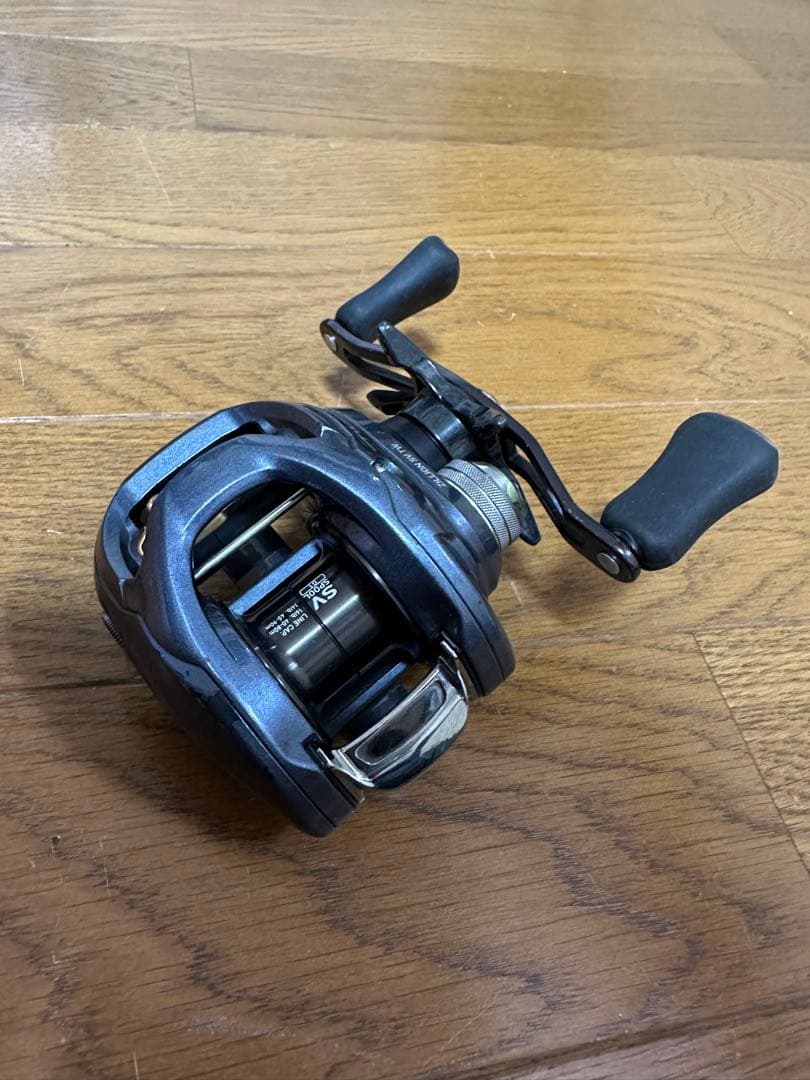 ダイワZILLION SV TW ベイトリール　右巻き　9.1