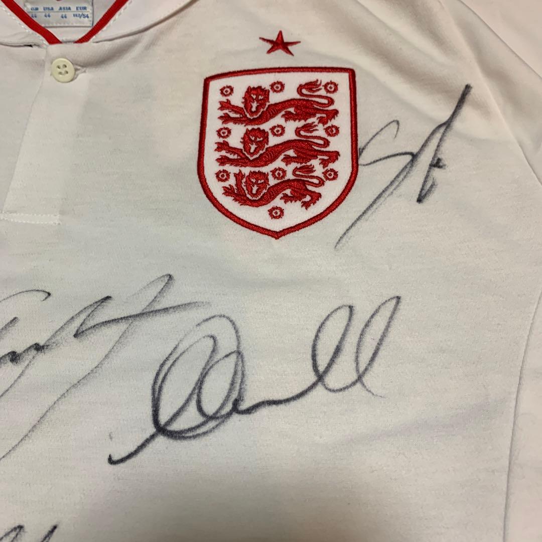 イングランド　サッカー選手　サイン　ユニフォーム