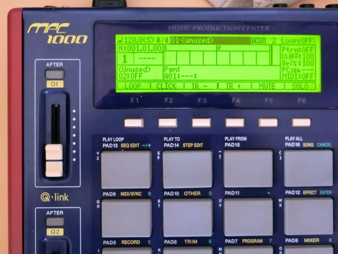 DJ機材 AKAI MPC1000