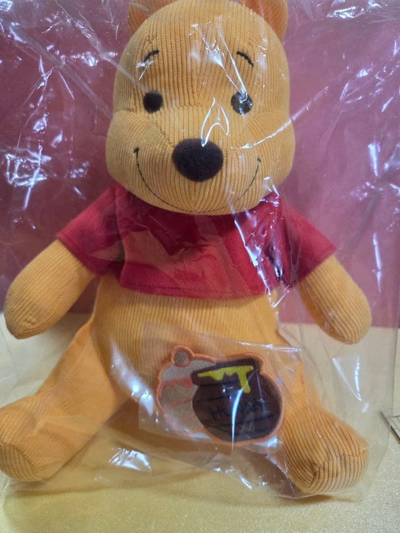 くまのプーさん ぬいぐるみおひさまマーケット　ディズニー　（はちみつ壺バッジ付）