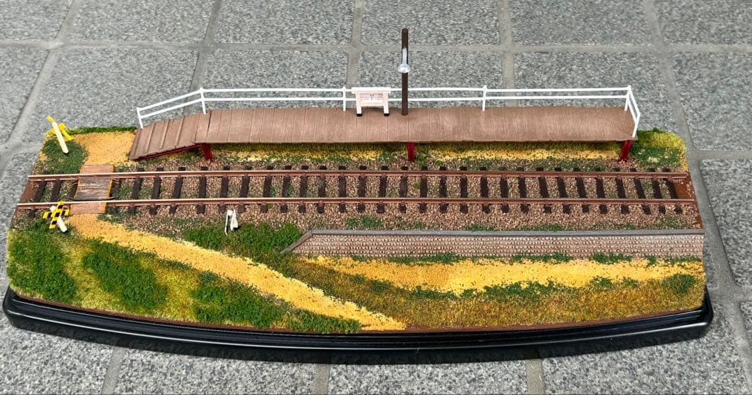 HOゲージジオラマ56仮乗降場のある風景アクリルケース付