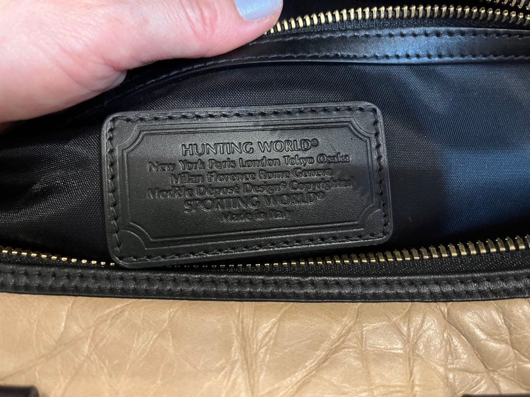 ハンティングワールド　ボストンバック　ゴールドロゴ