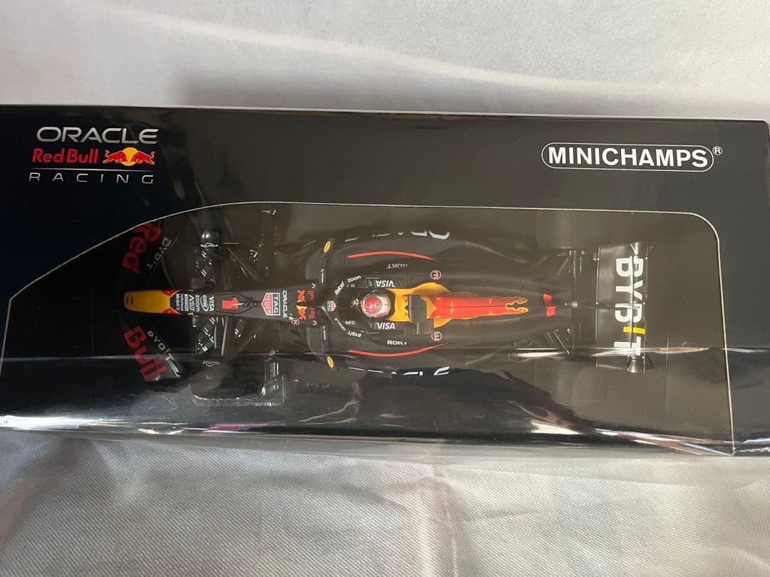 希少ミニチャンプス1/18レッドブル　マックスフェルスタッペン日本GP2024