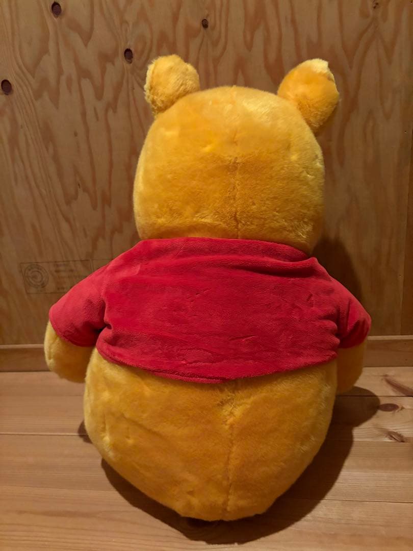 ディズニーストア限定　特大くまのプーさん　ぬいぐるみ　座高約56cm