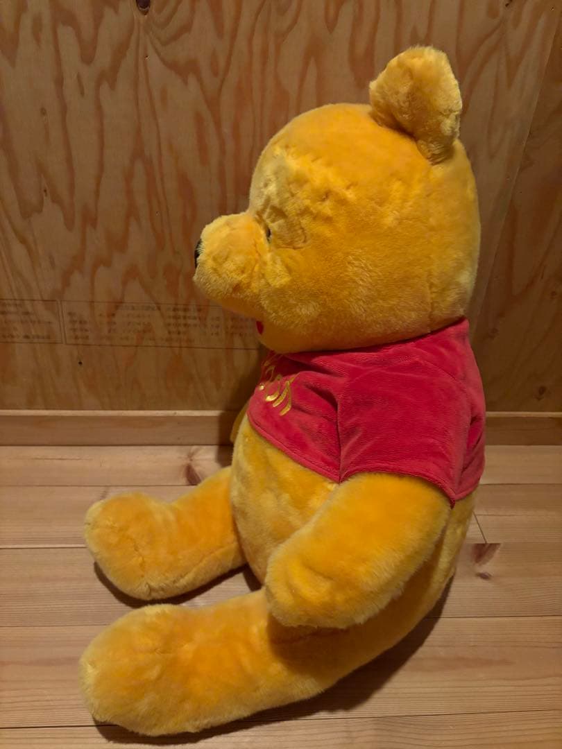 ディズニーストア限定　特大くまのプーさん　ぬいぐるみ　座高約56cm