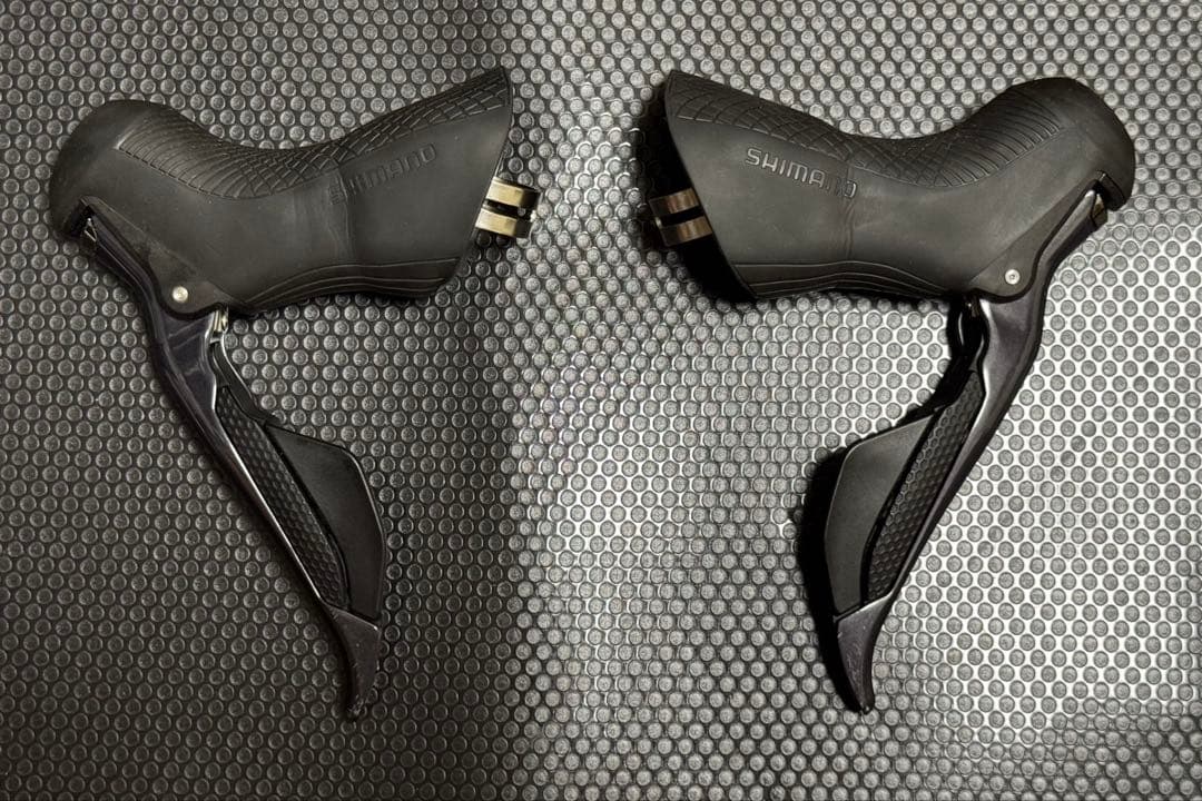 シマノULTEGRA Di2 ST-R8070左右セット油圧ブレーキSTIレバー