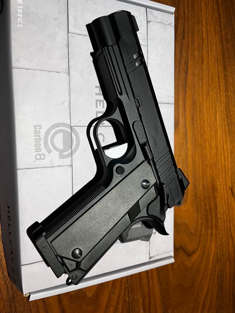 Carbon8 HELLCAT 4.3 ガスガン　マガジン2本、ガス48本付き