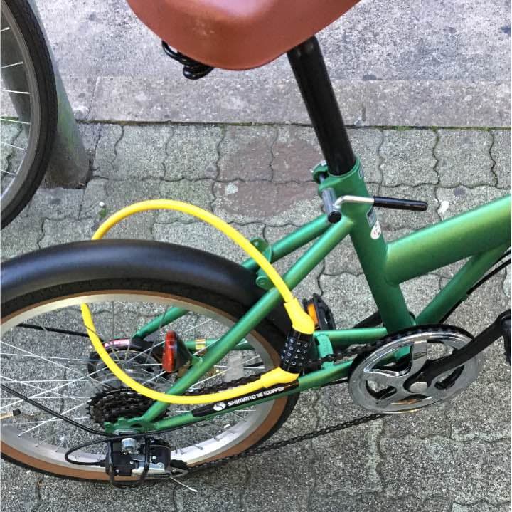 折りたたみ自転車 ギア6段階 ライト・カゴ付き チェーンロック付き