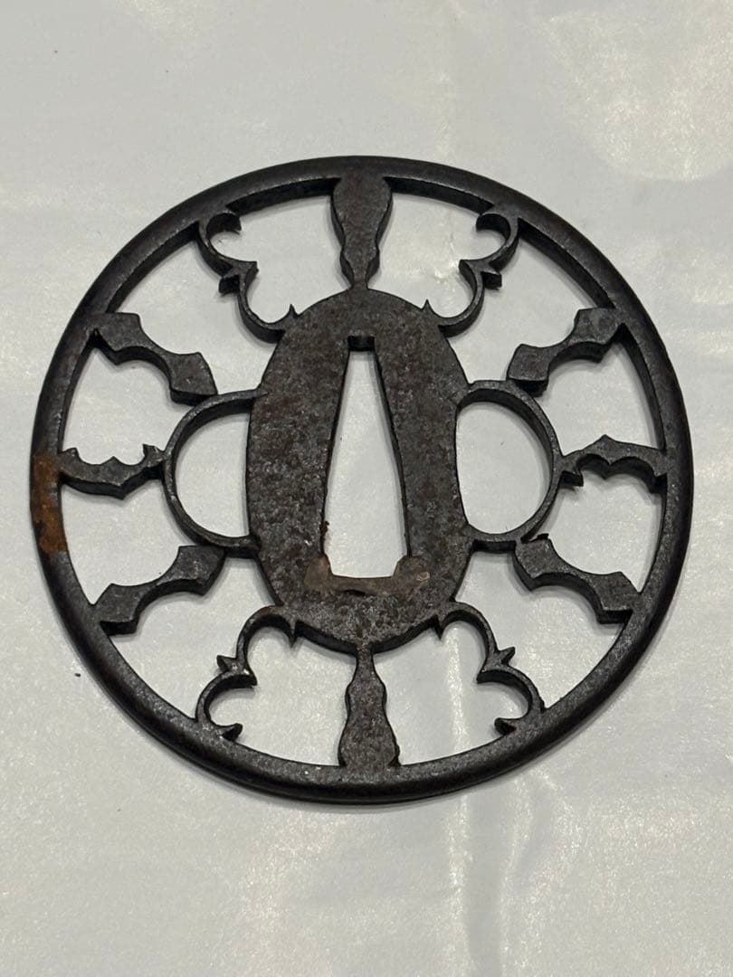 お値下げ！鉄製 鍔(つば) 精巧なデザイン