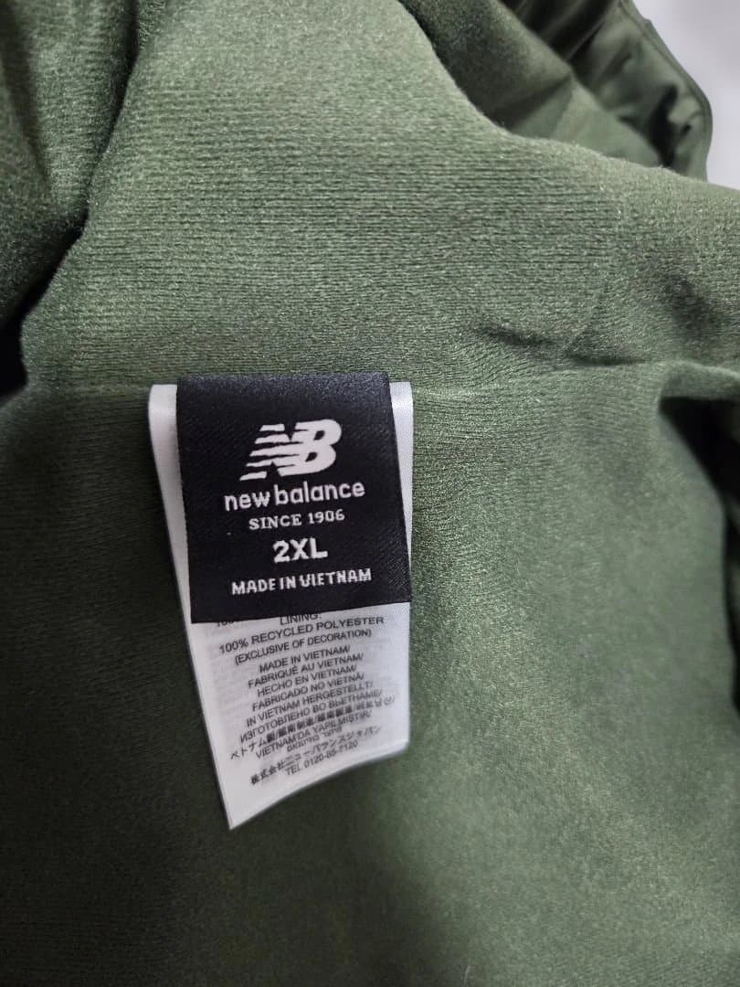 ニューバランス　フード付きジャケットとパンツセット