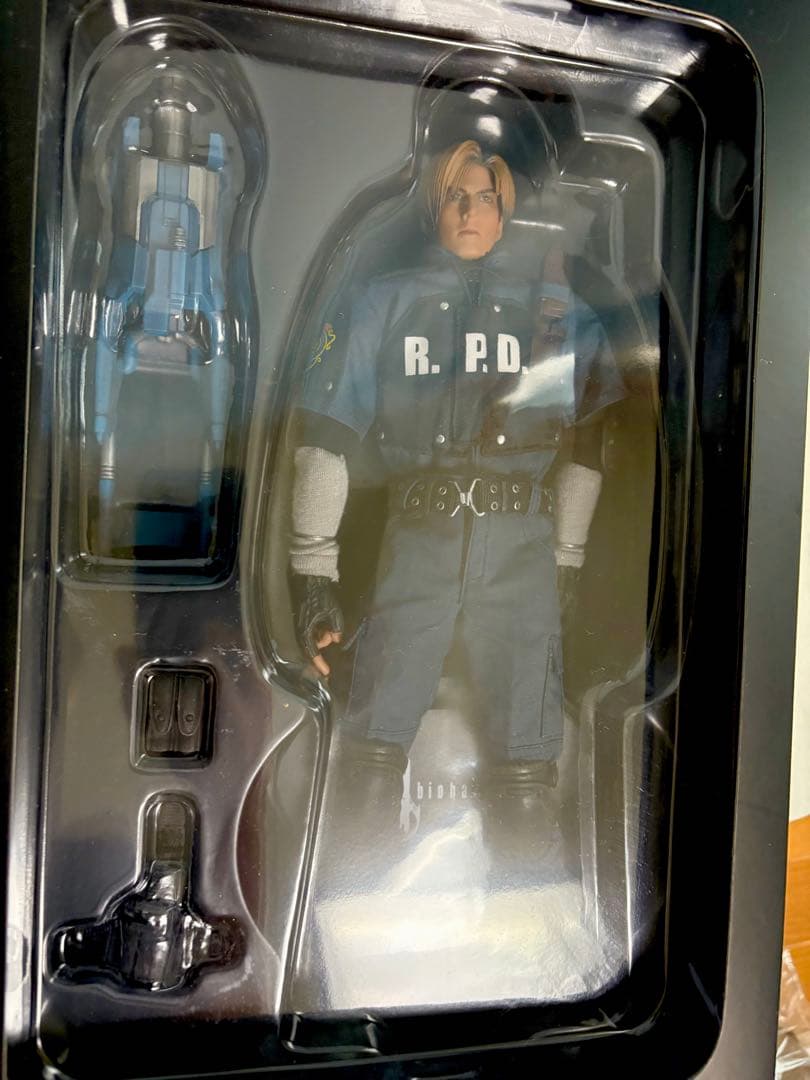 【未開封】バイオハザード4　1/6スケールフィギュア　レオン(RPD Ver)