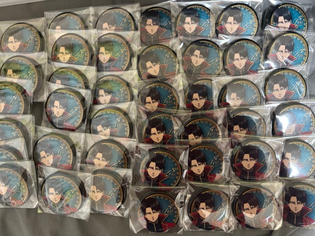 進撃の巨人 リヴァイ兵長 缶バッジ 42個痛バ