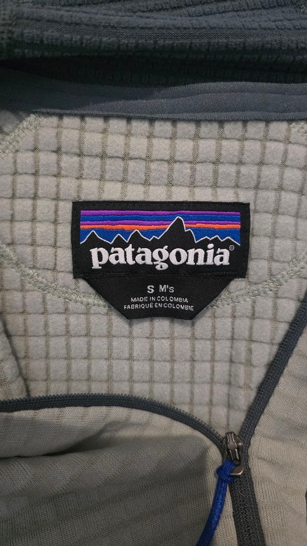 patagonia　R1プルオーバーフーディ