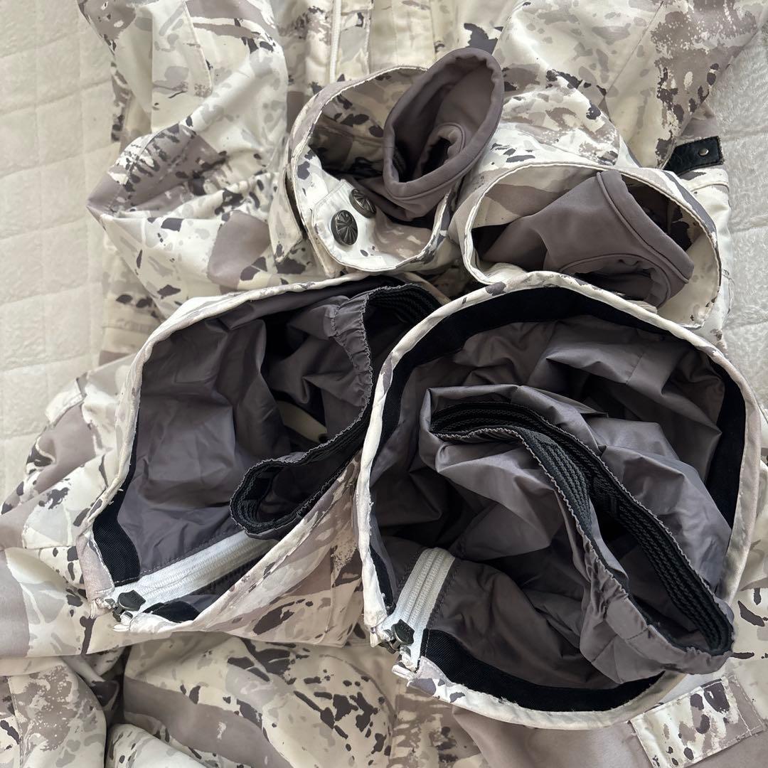 burton ジャンプスーツメンズS スキースノボ迷彩柄グレー