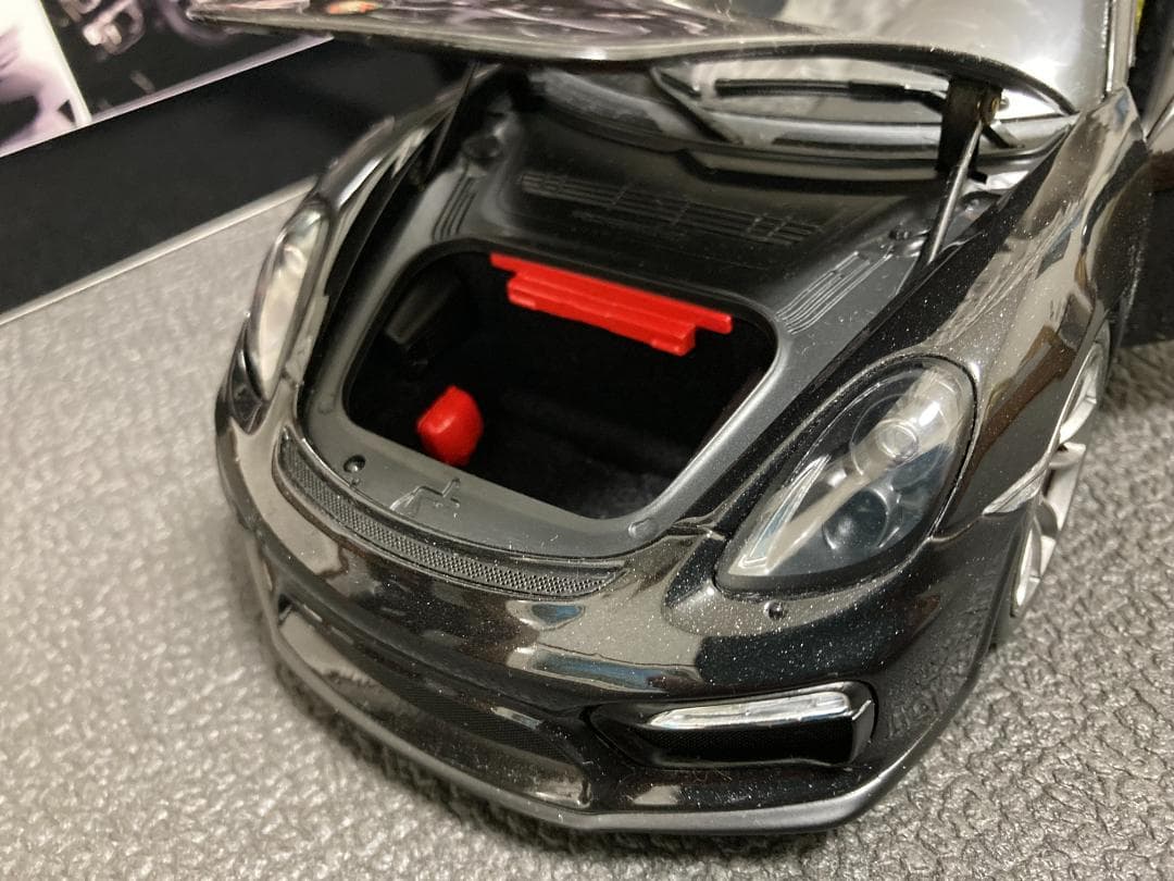 1/18 Porsche Cayman GT4 ポルシェ ケイマン