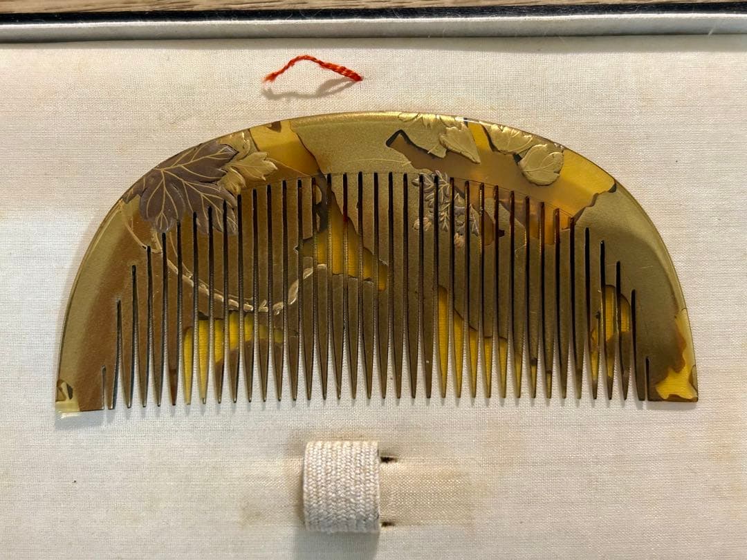 螺鈿細工蒔絵ゴールド鼈甲櫛とかんざしのセット　箱入り