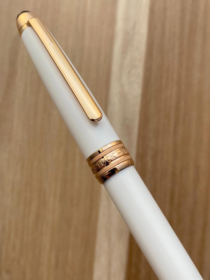 新品同様 モンブラン ホワイト ソリテール レッドゴールド ボールペン 箱付き