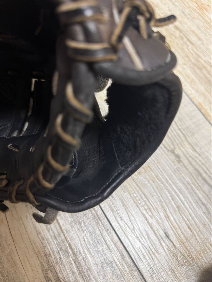 芳賀ジャパンミズノ 硬式グローブ 黒 ゴールド刺繍