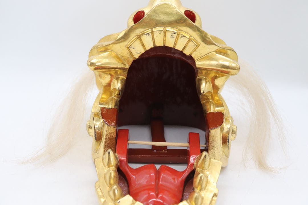 荒井寿斎作　木彫　金獅子　置物　共箱　送料込み259621