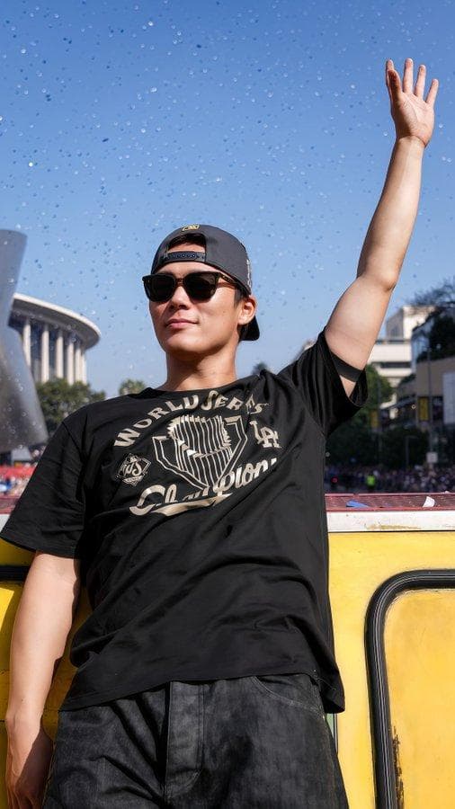 大谷翔平2025WSチャンピオンLAパレードロングBLACK/GOLDTEE/L