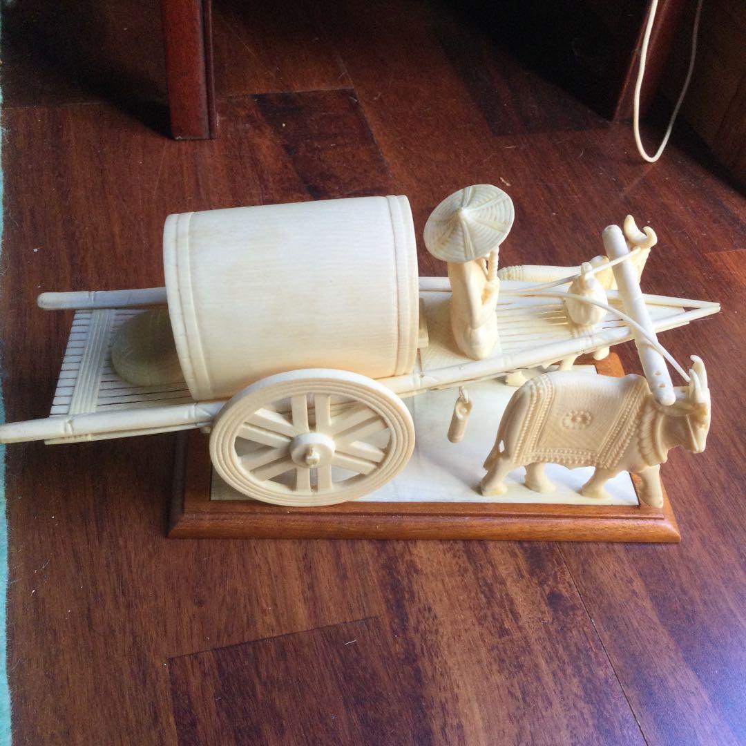 置物、牛車　天然素材 象牙調