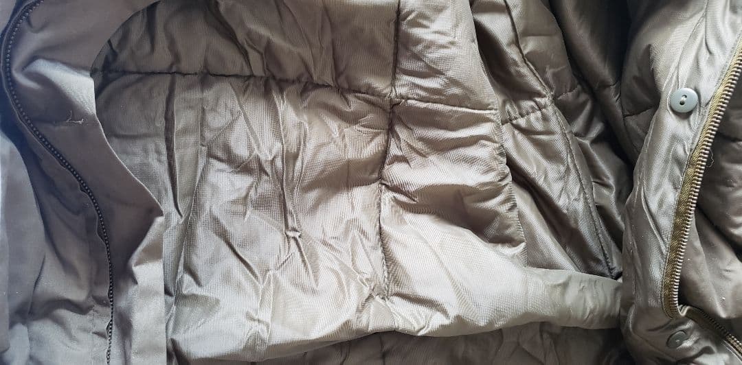 寝袋　シュラフ　軍用　未使用