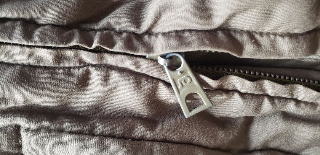 寝袋　シュラフ　軍用　未使用